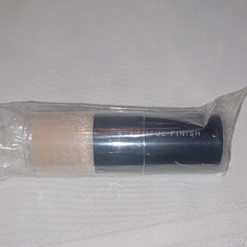 bareMinerals Finishing Brush -